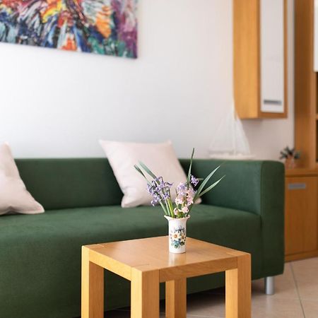 Apartment Julijana クルク エクステリア 写真