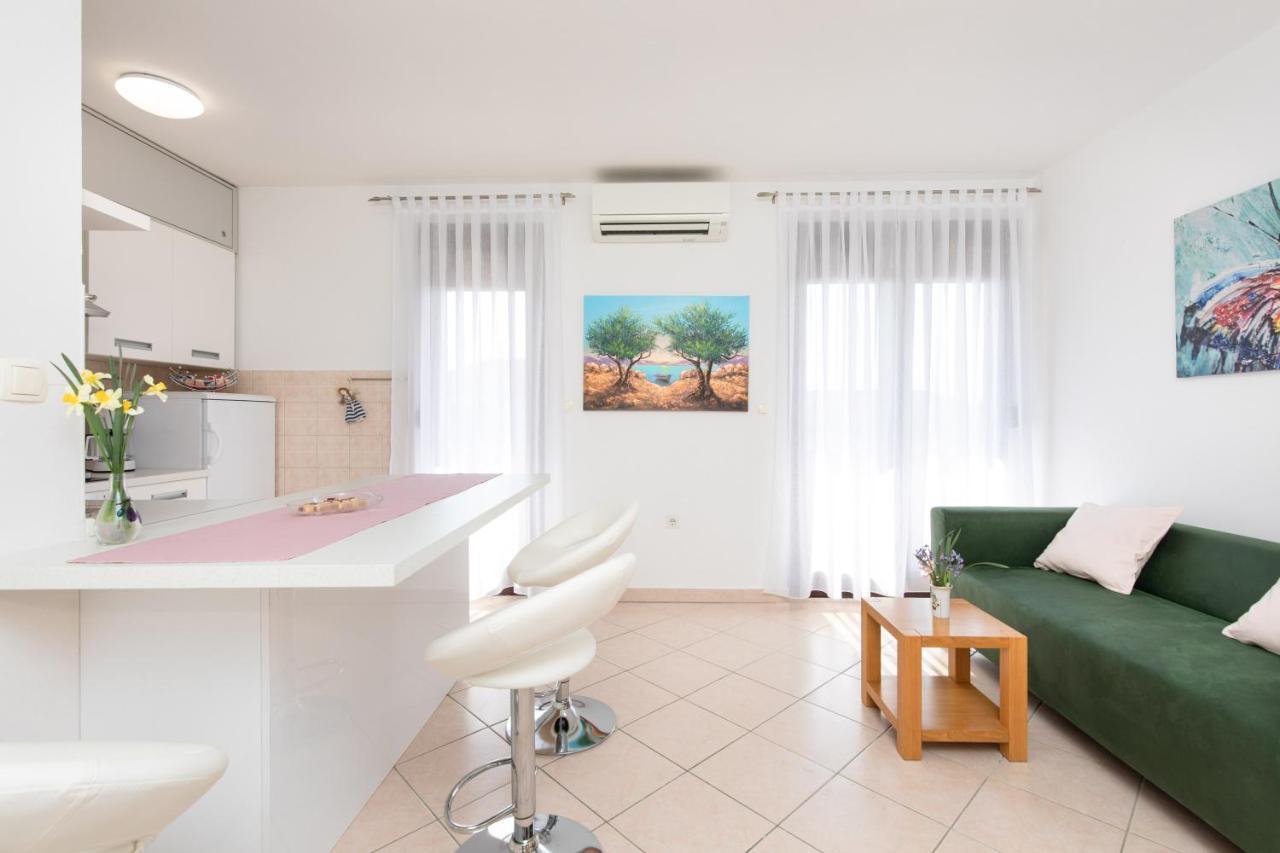 Apartment Julijana クルク エクステリア 写真