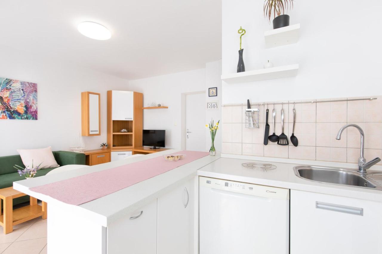 Apartment Julijana クルク エクステリア 写真