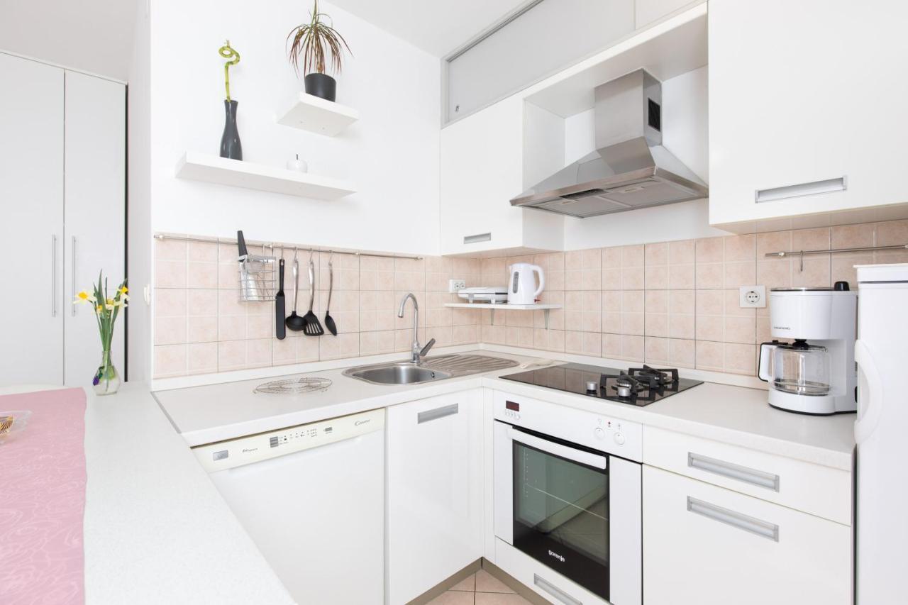 Apartment Julijana クルク エクステリア 写真