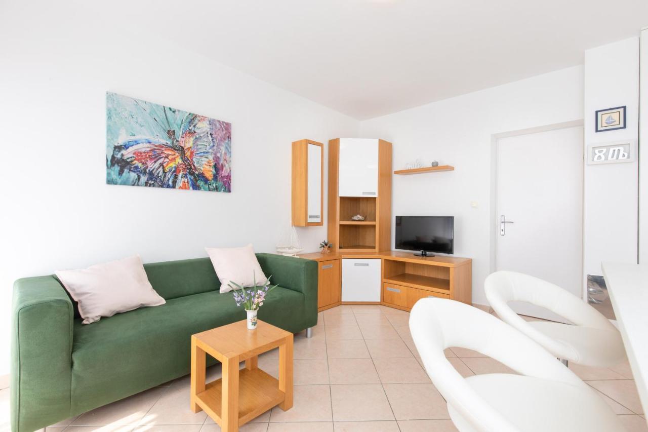 Apartment Julijana クルク エクステリア 写真