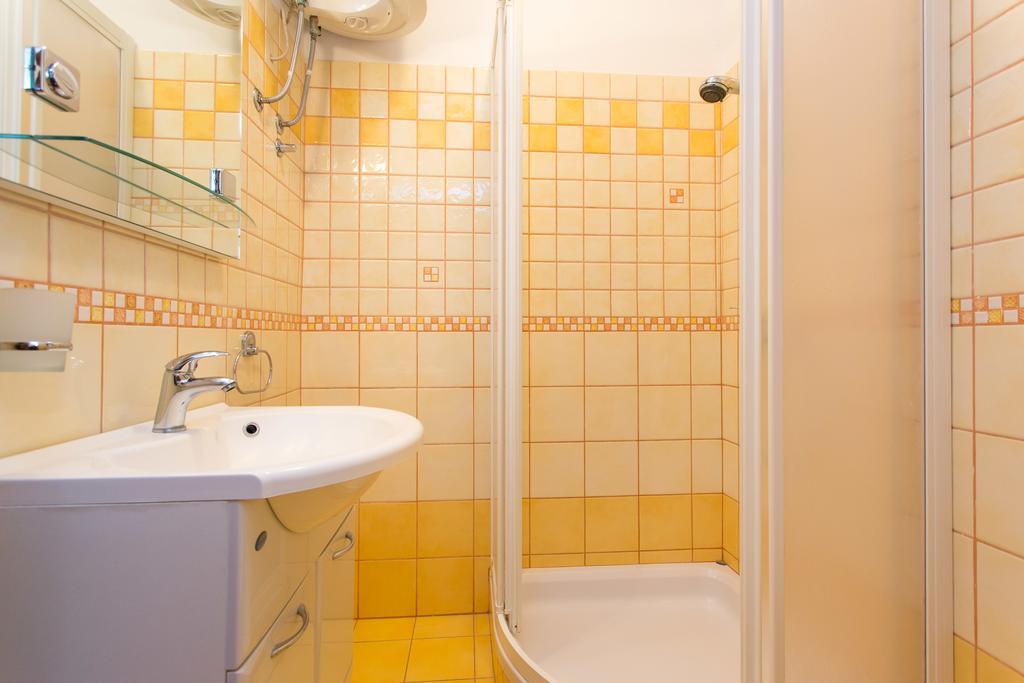 Apartment Julijana クルク エクステリア 写真