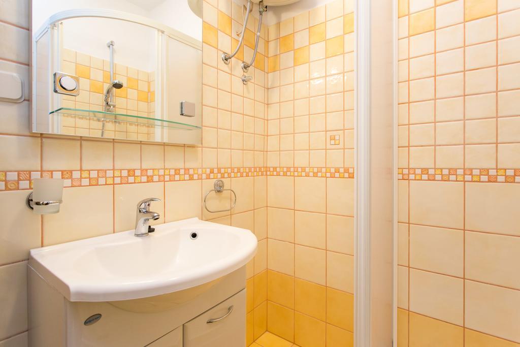 Apartment Julijana クルク エクステリア 写真