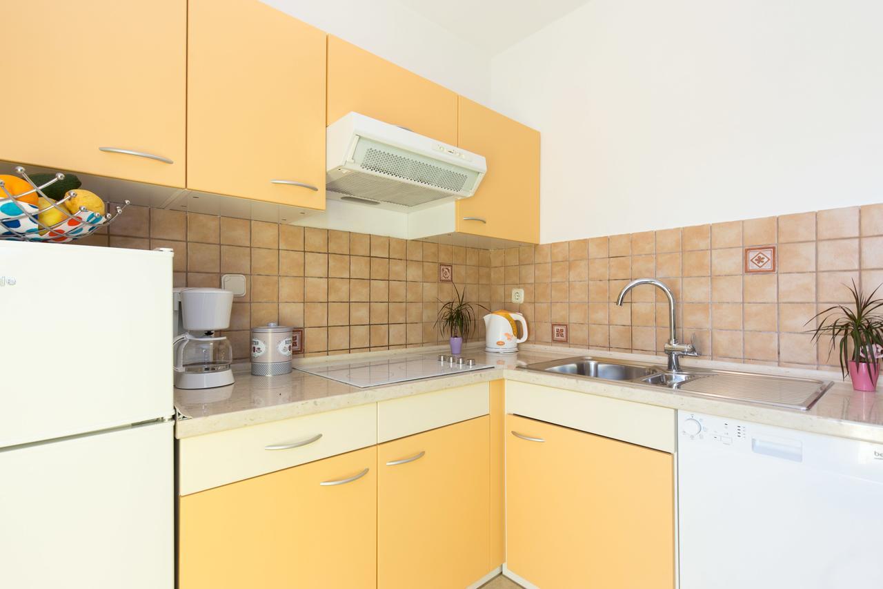 Apartment Julijana クルク エクステリア 写真