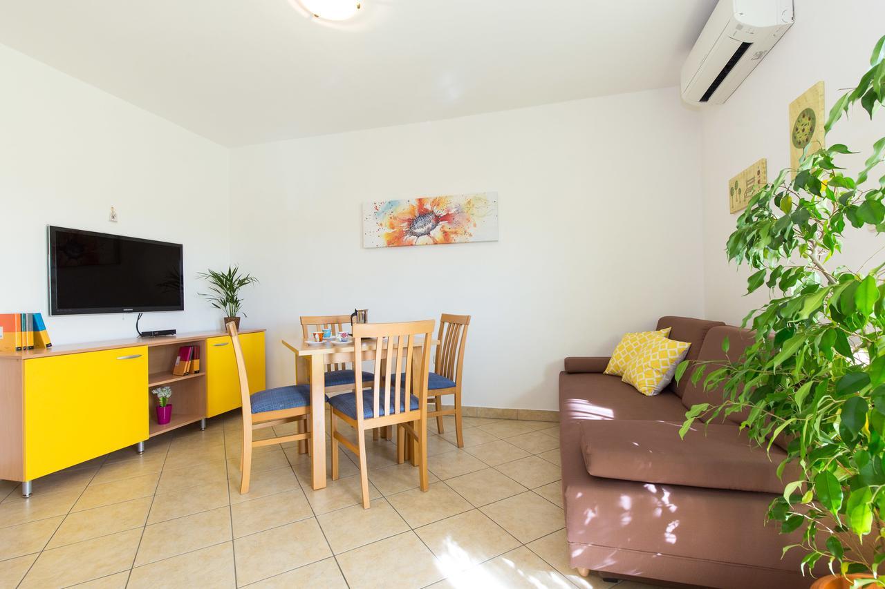 Apartment Julijana クルク エクステリア 写真